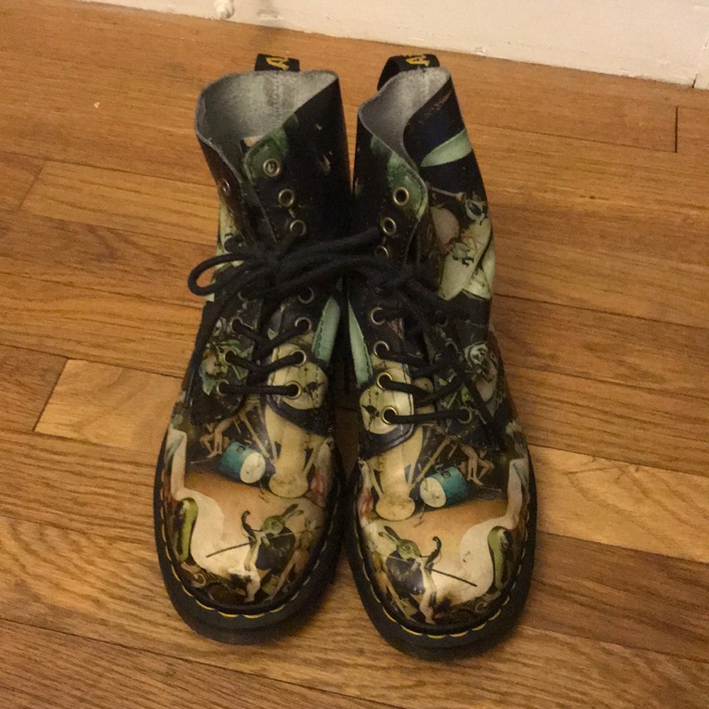 DR. MARTENS DUTCH PAINTING